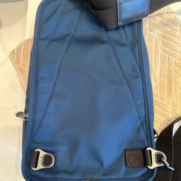 Tumi Alpha Bravo Sling - Used - Picture 5 of 11